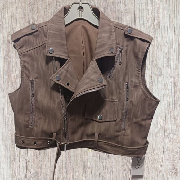 Dazy Womens Brown Faux Leather vest size medium tan color - Picture 11 of 14